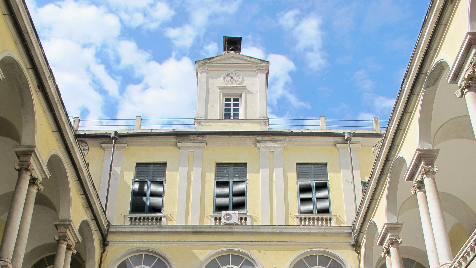 Università degli Studi di Genova - Italia (clases en italiano)